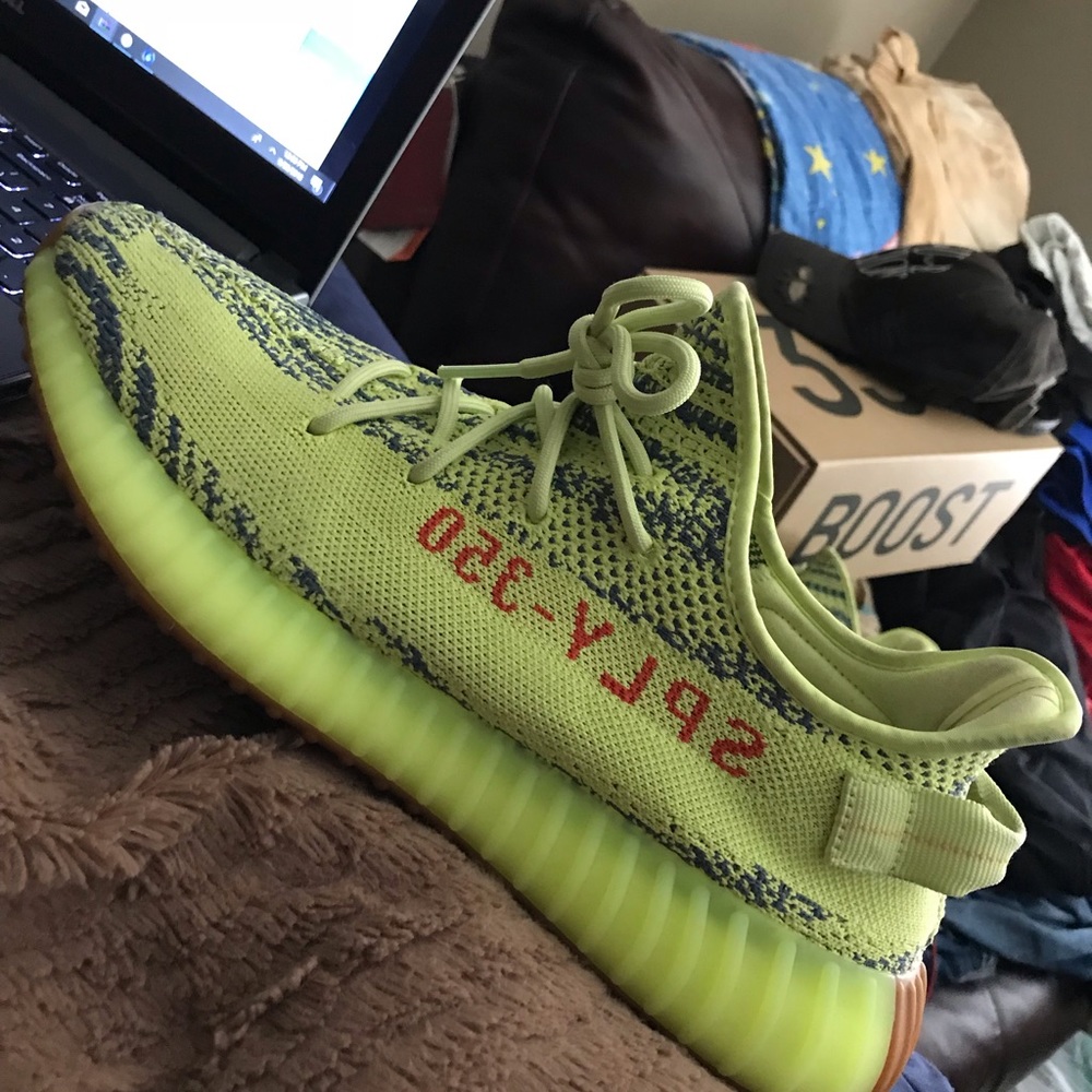 Yeezy boost 350 v2 Semi frozen yellow(Goat)